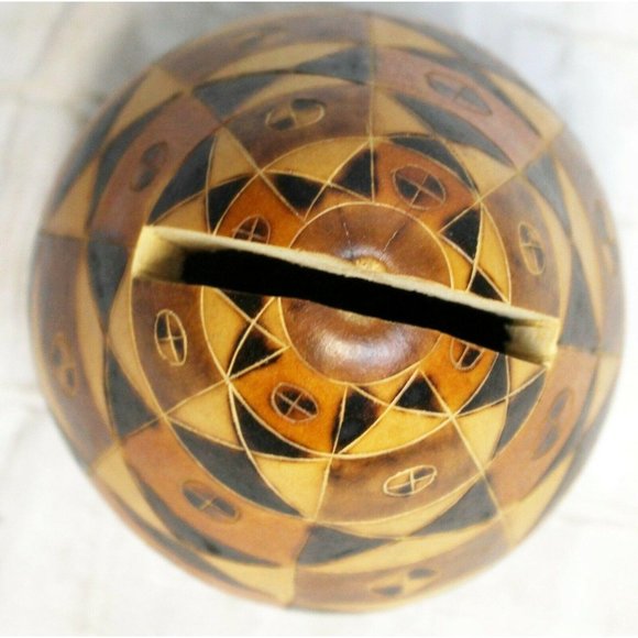 Lucuma Designs Peruvian Handmade Wooden Geometric Egg Place Card Holder - Picture 5 of 7